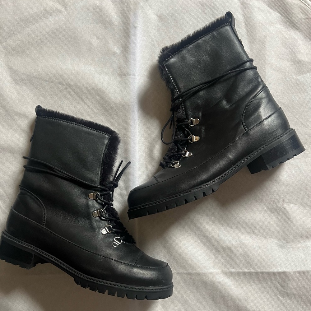 Stuart weitzman Luge Boot in black leather and faux fur detail